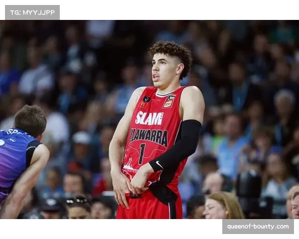 拉梅洛·鲍尔25分9板，传球视野与投篮姿势独树一帜